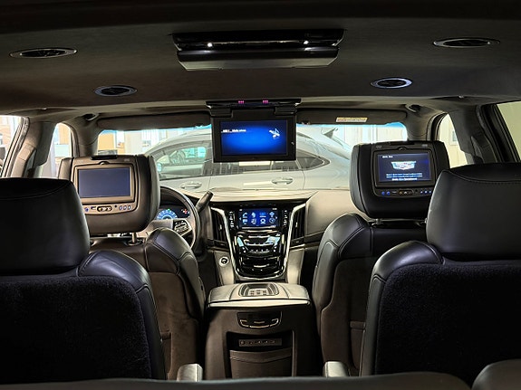 Cadillac Escalade 27 of 30