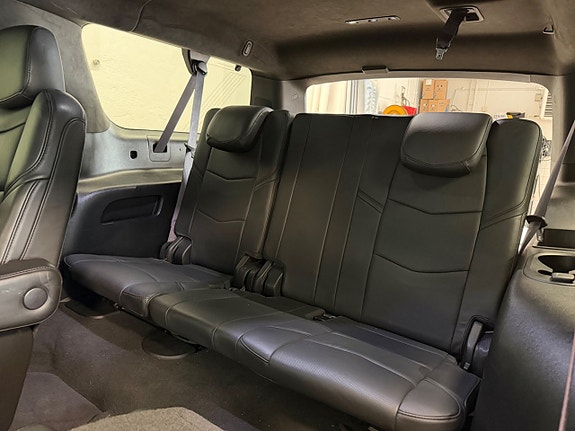 Cadillac Escalade 18 of 30