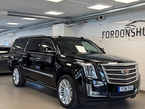 Cadillac Escalade 7 of 30