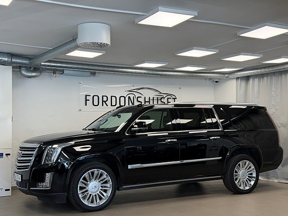 Cadillac Escalade 2 of 5