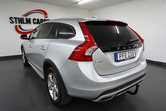 Volvo V60 Cross Country 4 of 5