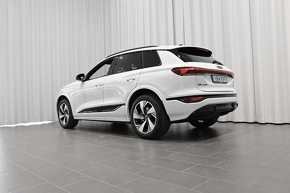 Audi Q6 e-tron 3 of 5
