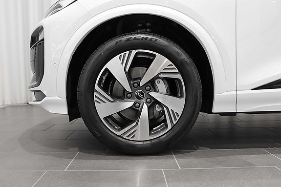 Audi Q6 e-tron 8 of 26