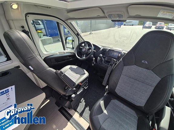 Adria Twin Supreme 640 SLB 13 of 27