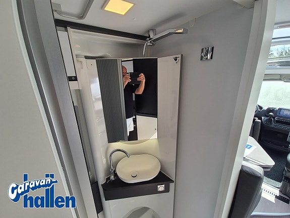 Adria Twin Supreme 640 SLB 25 of 27