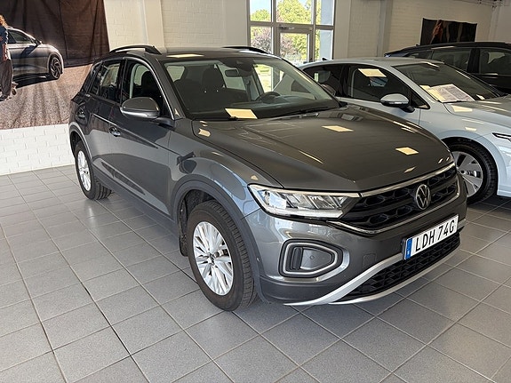 Volkswagen T-Roc 3 of 5