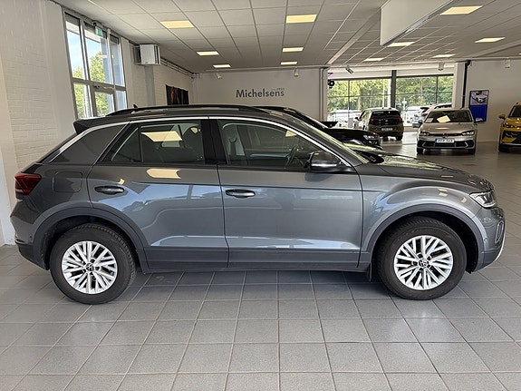 Volkswagen T-Roc 4 of 5