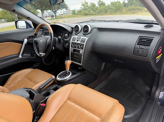 Hyundai Coupe 9 of 11