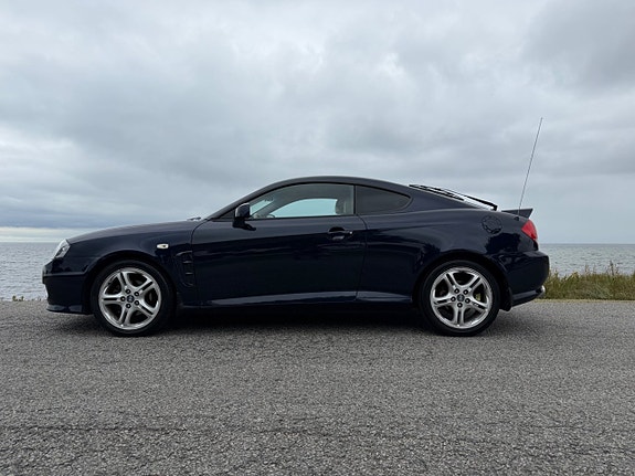 Hyundai Coupe 2 of 11