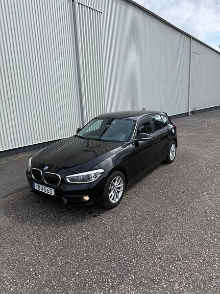 BMW 118i 4 of 5