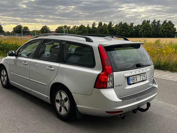 Volvo V50 4 of 5
