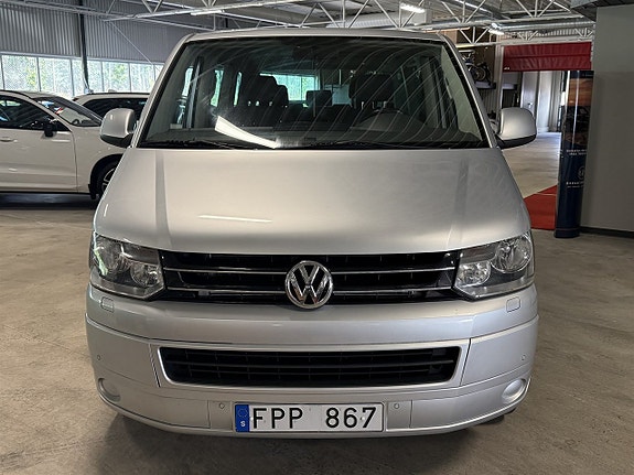 Volkswagen Multivan 8 of 11