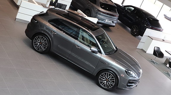 Porsche Cayenne 5 of 5