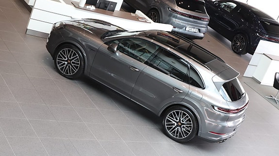 Porsche Cayenne 6 of 10