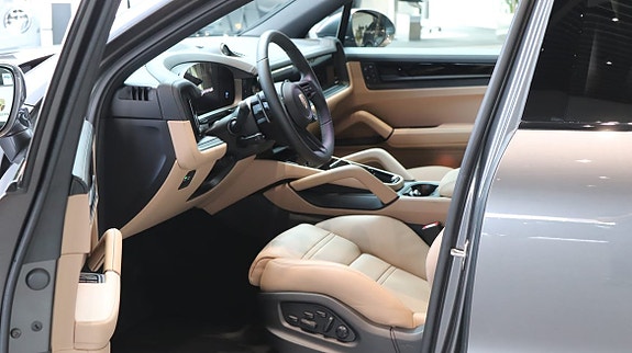 Porsche Cayenne 8 of 10
