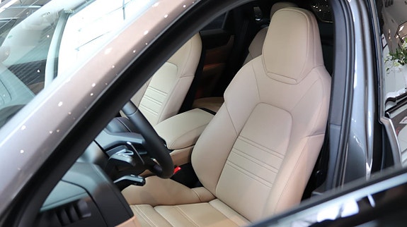 Porsche Cayenne 9 of 10