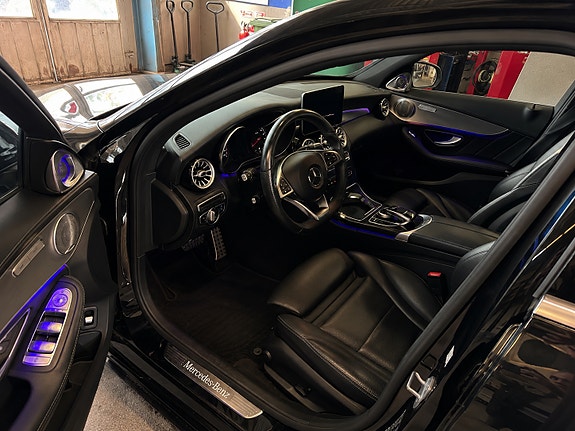 Mercedes-Benz C220 d 2 of 5