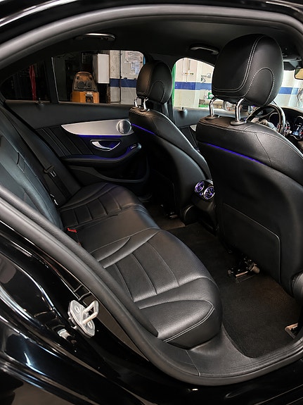 Mercedes-Benz C220 d 4 of 5