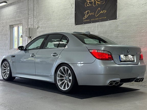 BMW M5 3 of 5