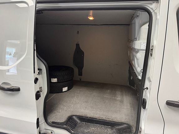 Renault Trafic 7 of 10