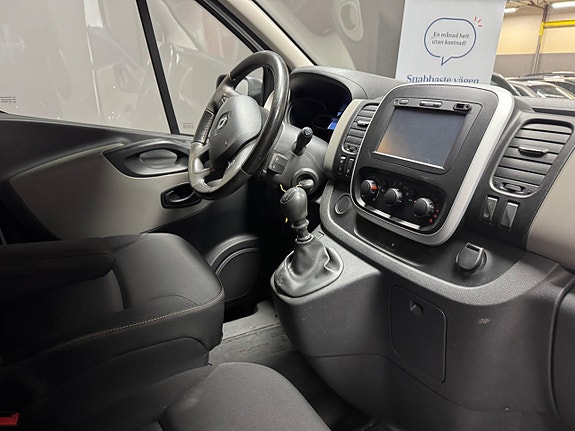 Renault Trafic 6 of 10