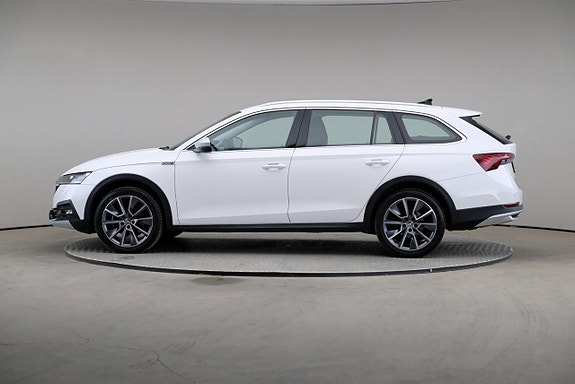 Skoda Octavia Scout 4 of 30