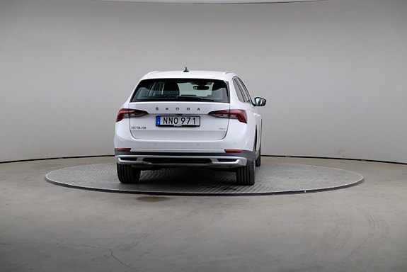 Skoda Octavia Scout 5 of 30