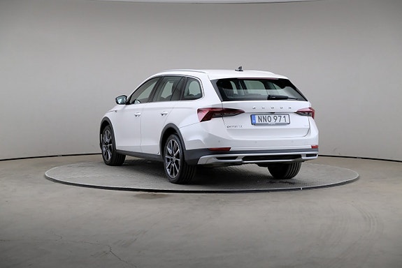 Skoda Octavia Scout 2 of 30