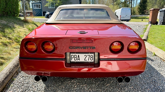 Chevrolet Corvette 2 of 4