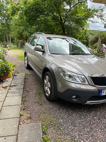Skoda Octavia Scout 2 of 2