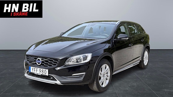 Volvo V60 Cross Country 2 of 12