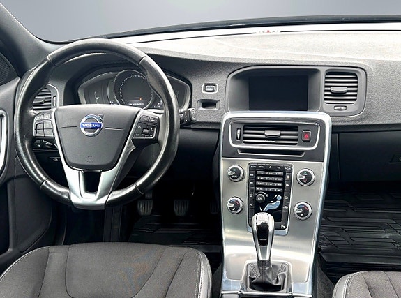 Volvo V60 Cross Country 7 of 12