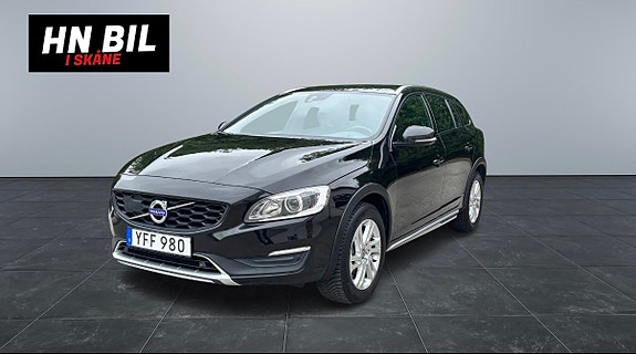 Volvo V60 Cross Country 2 of 5