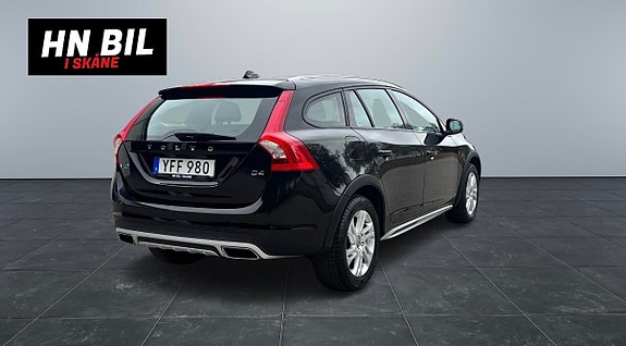 Volvo V60 Cross Country 3 of 5