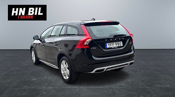 Volvo V60 Cross Country 4 of 5