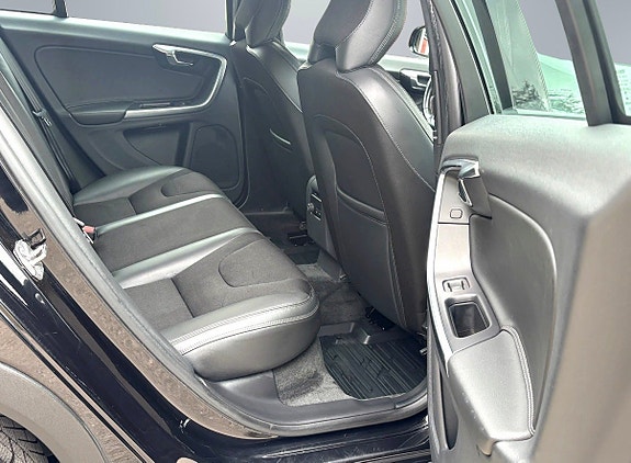 Volvo V60 Cross Country 11 of 12