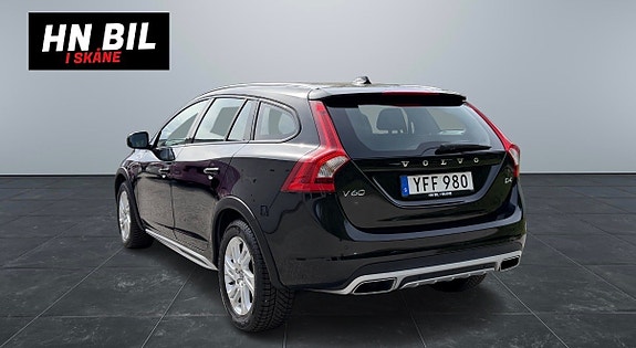 Volvo V60 Cross Country 4 of 12