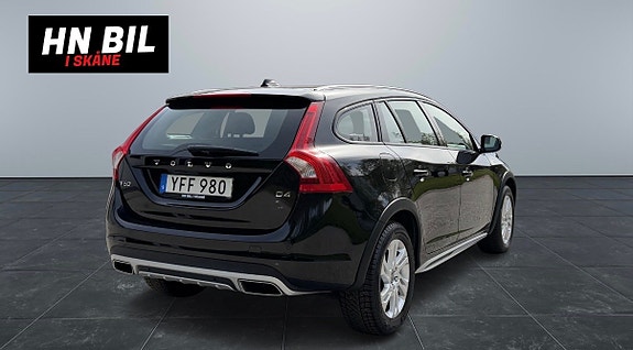 Volvo V60 Cross Country 3 of 12