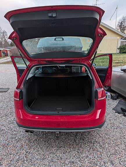 Volkswagen Golf Alltrack 5 of 6