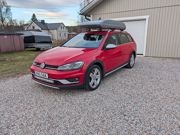 Volkswagen Golf Alltrack 3 of 6