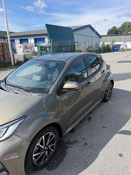 Toyota Yaris 3 of 5