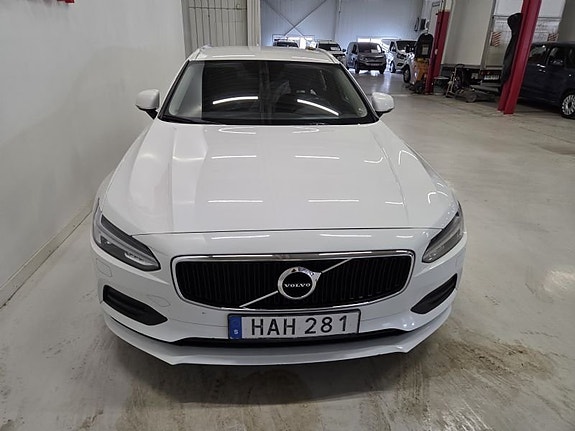 Volvo V90 2 of 5