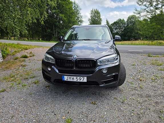 BMW X5 2 of 5