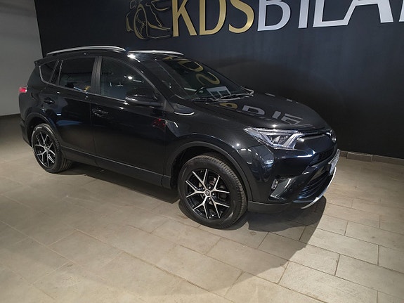 Toyota RAV4 6 of 12
