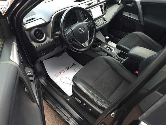 Toyota RAV4 9 of 12