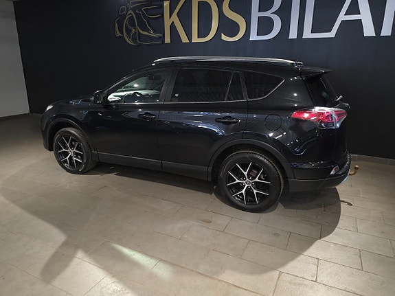 Toyota RAV4 3 of 5