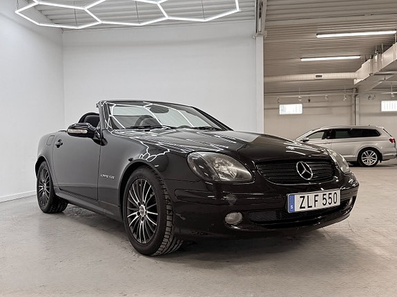 Mercedes-Benz SLK200 4 of 5