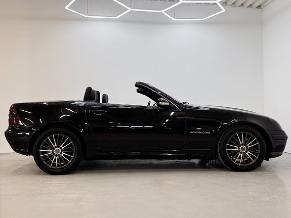 Mercedes-Benz SLK200 5 of 5