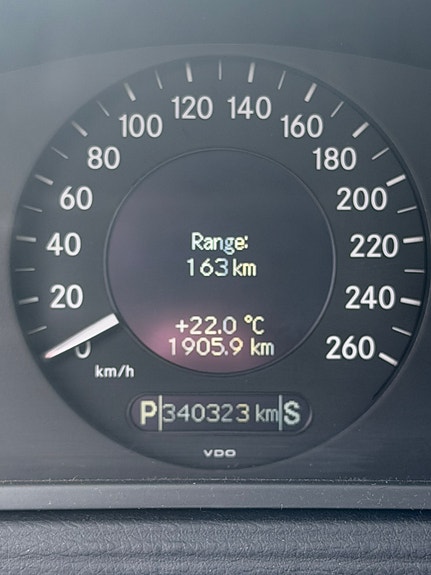 Mercedes-Benz E320 6 of 6