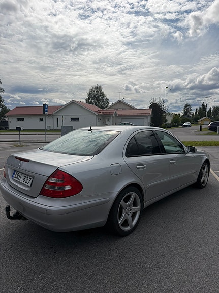 Mercedes-Benz E320 3 of 5